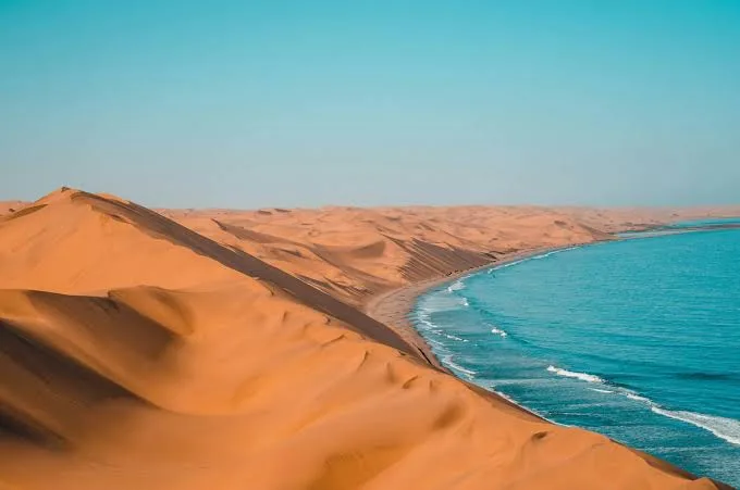 Namibe – Entre o Mar e o Deserto